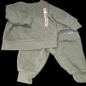 Champion Sweatpant Set Size 6/9 months
